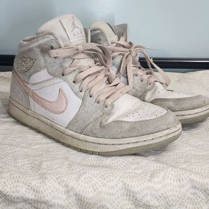 Nike Women's Shoes in Pink and Cream